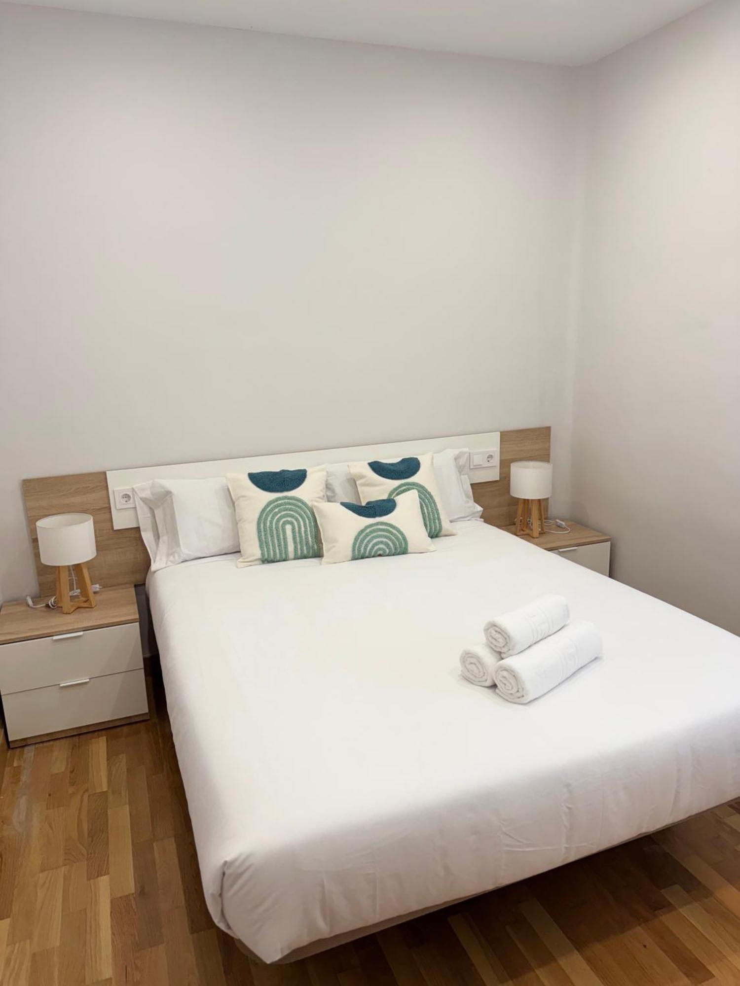 Rioja Centro Ayuntamiento By Apartamentos 로그로노 외부 사진